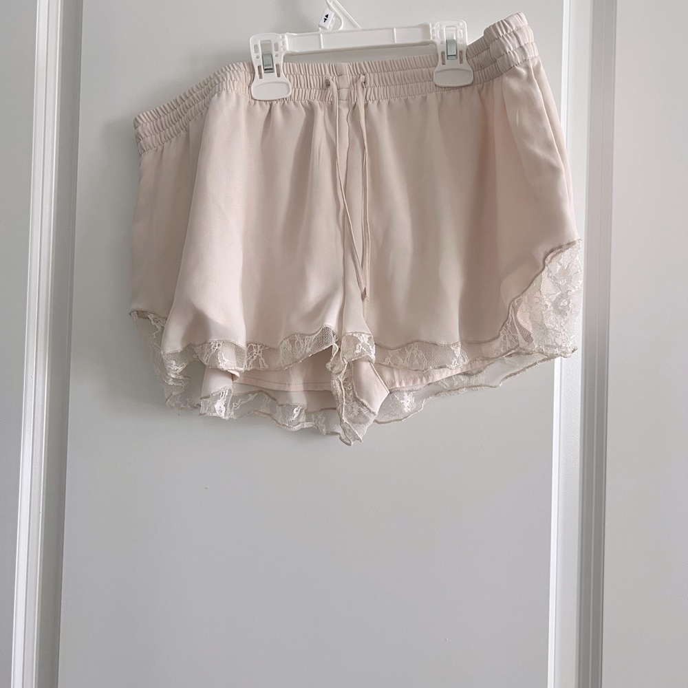 Tildon short with lace detail sz M